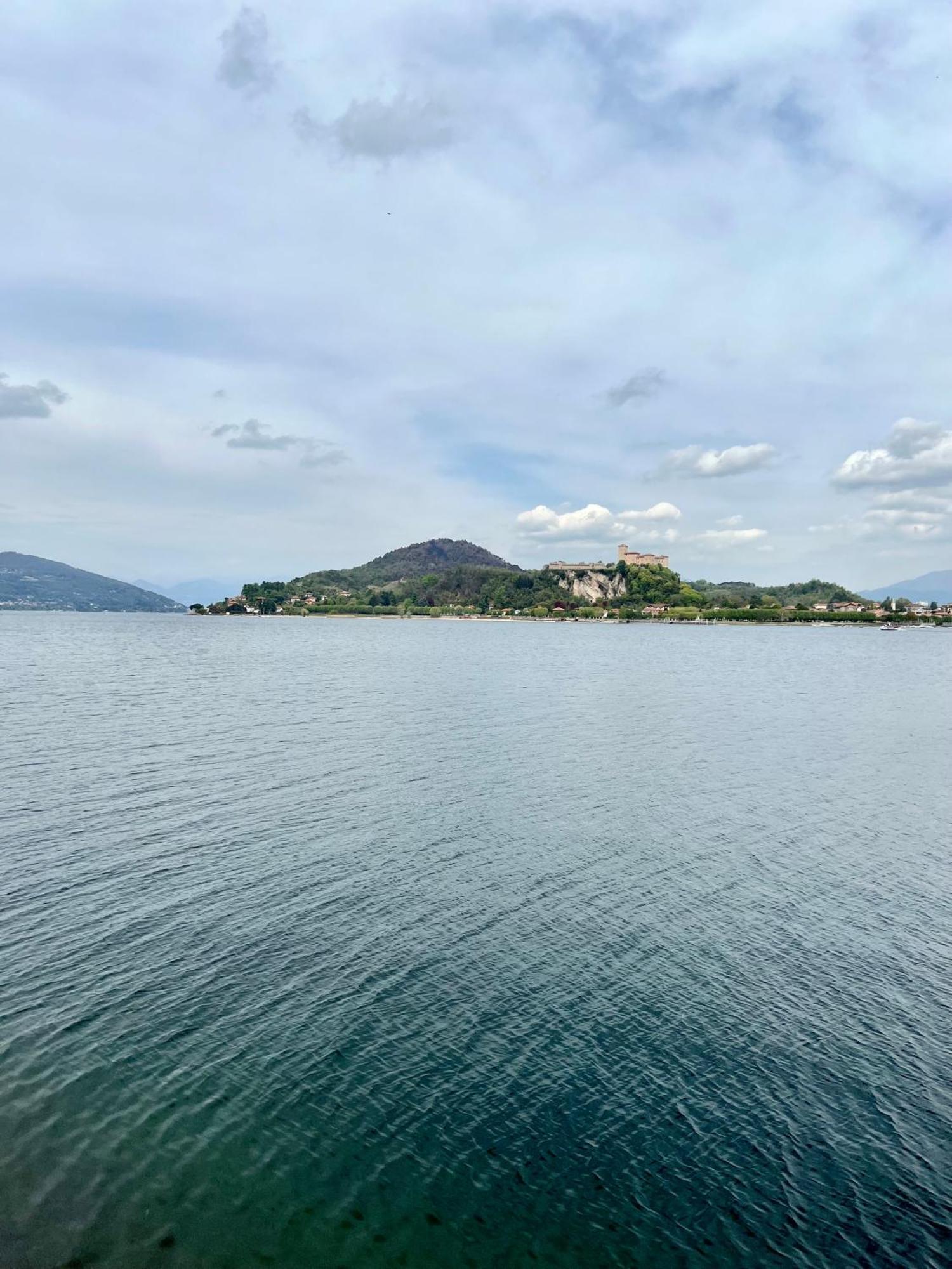 Casa Sul Lago Arona Esterno foto